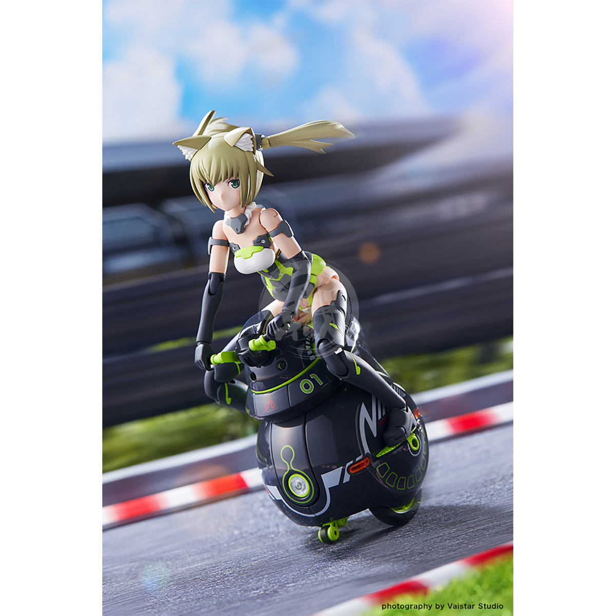 Model kit image of Frame Arms Girl Innocentia Racer and Noseru Racing Specs Ver. by Kotobukiya, featuring detailed plastic figures with racing gear.