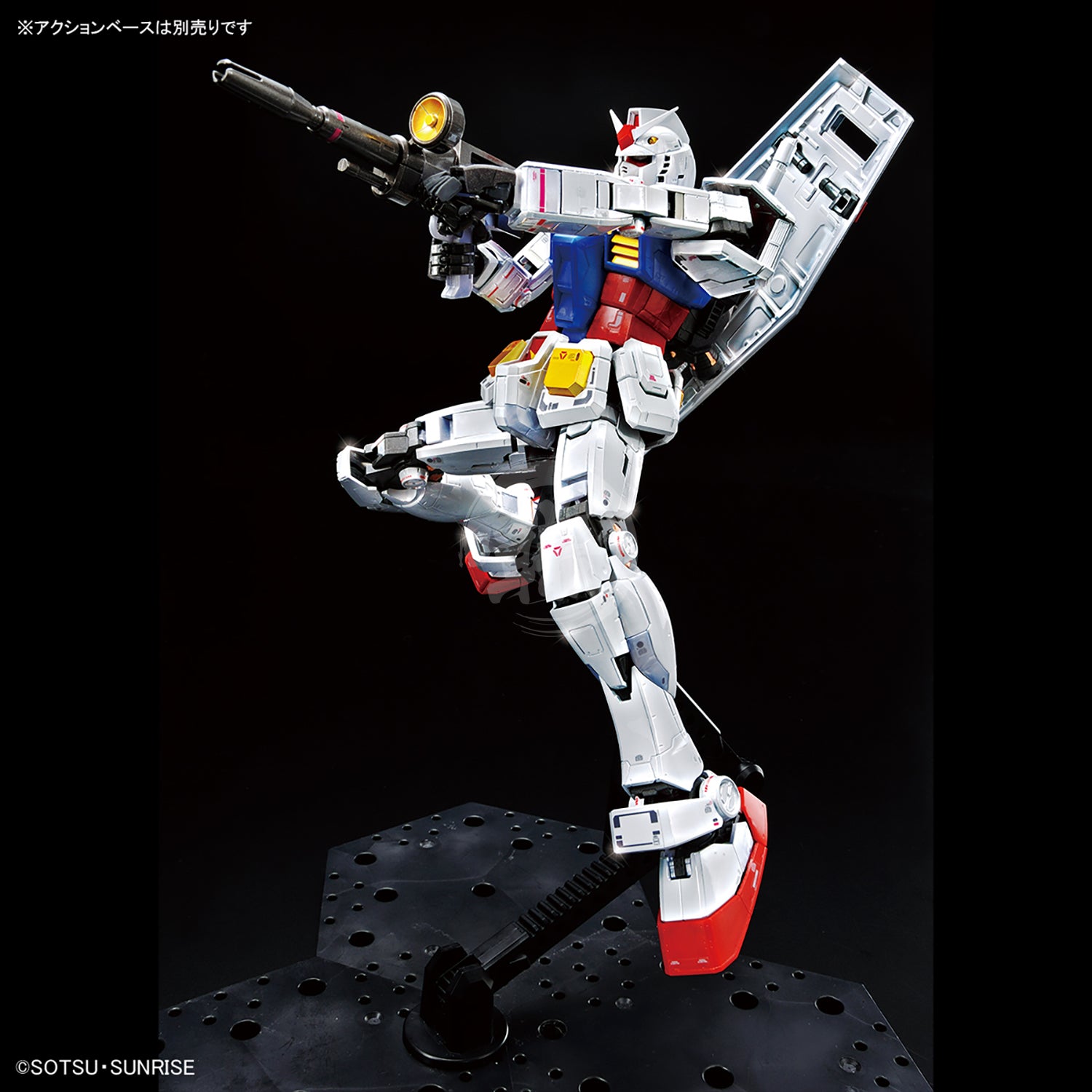 Bandai - MG RX-78-2 Gundam [Titanium Finish Ver.] - ShokuninGunpla