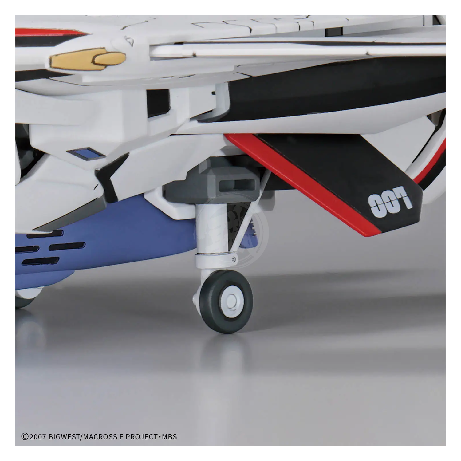 Bandai HG VF-25F Messiah Valkyrie Alto Custom model kit displayed on a white background with detailed parts and assembly.