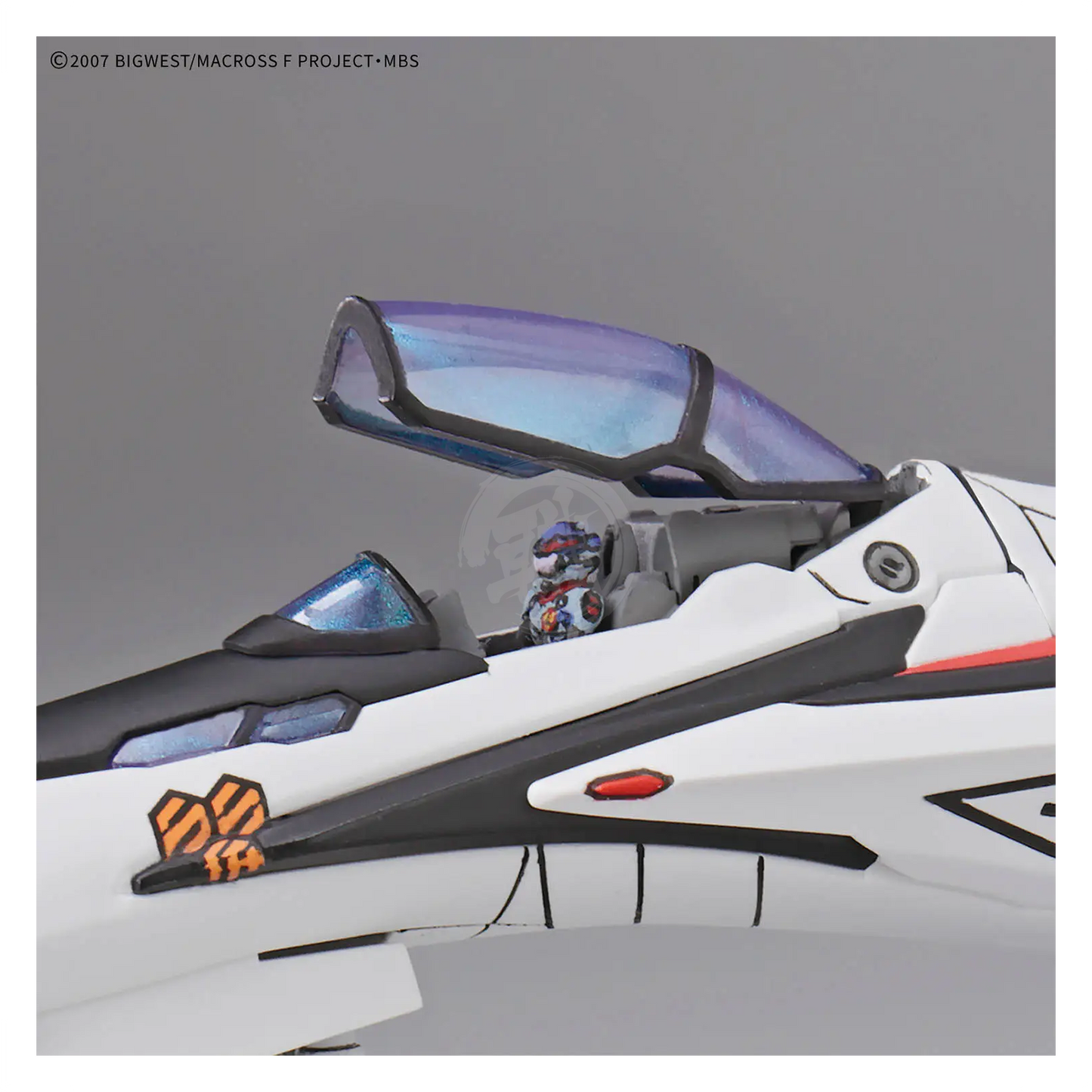 Bandai HG VF-25F Messiah Valkyrie Alto Custom model kit displayed with detailed armor and weapon accessories.