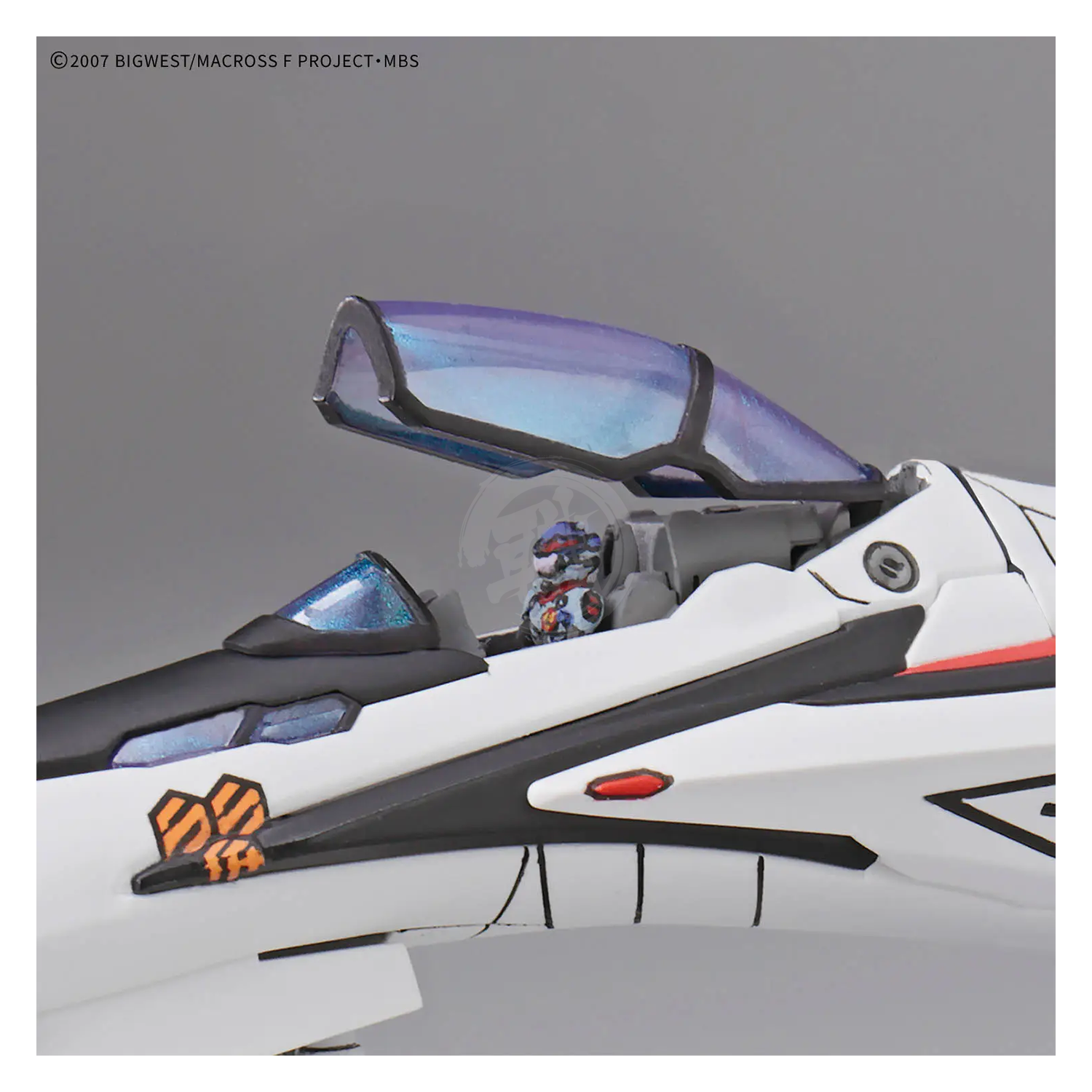 Bandai HG VF-25F Messiah Valkyrie Alto Custom model kit displayed with detailed armor and weapon accessories.